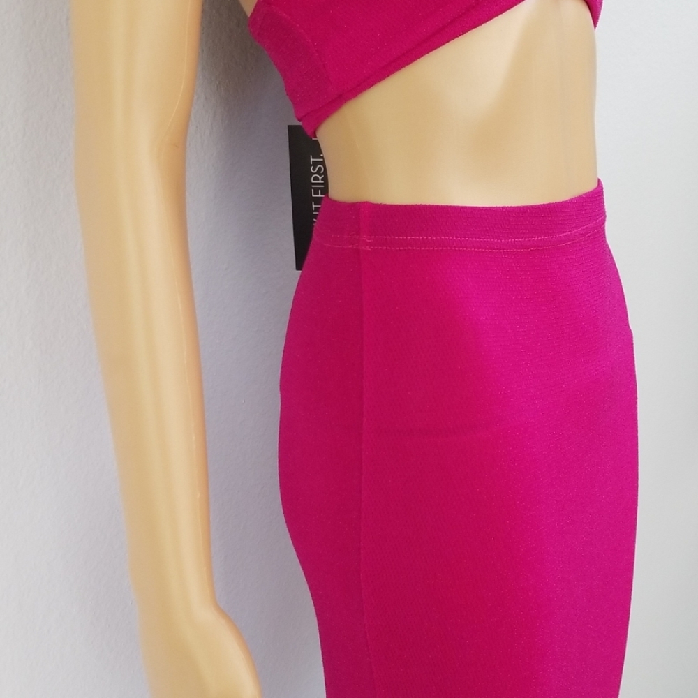 Lurex Bodycon Midi Skirt in Fuchsia - Picture 2 of 6